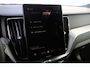 Volvo XC60 Plus Black Edition Recharge Plug-In Hybrid AWD | Luchtvering | 360 | HUD | H&K | Panodak |
