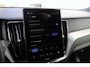 Volvo XC60 Plus Black Edition Recharge Plug-In Hybrid AWD | Luchtvering | 360 | HUD | H&K | Panodak |
