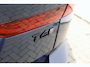 Volvo XC60 Plus Black Edition Recharge Plug-In Hybrid AWD | Luchtvering | 360 | HUD | H&K | Panodak |