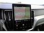 Volvo XC60 Plus Black Edition Recharge Plug-In Hybrid AWD | Luchtvering | 360 | HUD | H&K | Panodak |