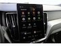 Volvo XC60 Plus Black Edition Recharge Plug-In Hybrid AWD | Luchtvering | 360 | HUD | H&K | Panodak |