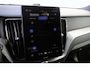 Volvo XC60 Plus Black Edition Recharge Plug-In Hybrid AWD | Luchtvering | 360 | HUD | H&K | Panodak |