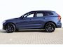 Volvo XC60 Plus Black Edition Recharge Plug-In Hybrid AWD | Luchtvering | 360 | HUD | H&K | Panodak |