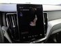 Volvo XC60 Plus Black Edition Recharge Plug-In Hybrid AWD | Luchtvering | 360 | HUD | H&K | Panodak |