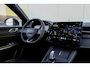Lynk & Co 01 276PK More | 360 Graden Camera | Harman Kardon | Panoramadak | Elektrisch bedienbare voorstoel met geheugen | Keyless Entry | Getint glas | Adaptieve Cruise Control | Dodehoekassistent | Sfeerverlichting | Stuurwielverwarming | Stoelverwarming