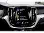Volvo XC60 T4 Momentum Pro | Semi-Electrische Inklapbare Trekhaak | Dealeronderhouden | Comfortstoelen | Lederenbekleding | 4-seizoenenbanden | Cruise Control | Navigatie | Stoelverwarming | stuurwielverwarming | Navigatie | Cruise Control |