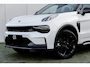 Lynk & Co 01 276PK More | 360 Graden Camera | Harman Kardon | Panoramadak | Elektrisch bedienbare voorstoel met geheugen | Keyless Entry | Getint glas | Adaptieve Cruise Control | Dodehoekassistent | Sfeerverlichting | Stuurwielverwarming | Stoelverwarming