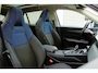 Lynk & Co 01 1.5 Plug-in Hybrid | | Panoramadak | Achteruitrijcamera | Elektrische bestuurdersstoel met geheugen | Stoelverwarming | Actieve bochtverlichting | Adaptieve Cruise Control | Stuurassistent | Lane Assist | Navigatie | Elektrische Achterklep | Keyless Entry | Dodehoekassistent