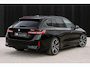 BMW 5-Serie Touring 520i M-Sport | Pano | H&K | HUD | ACC | Standkachel | Elektr. trekhaak | 20 inch | Comf. stoel | Memory | Stoelventilatie | Stoelverwarming voor en achter | 4-zone clima | Stuurwielverwarming | Carbon interieur | Keyless | Etc.