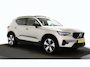 Volvo XC40 1.5 T5 Plug-in Hybrid Ultimate Dark | Trekhaak | All-Seasons | Panoramadak | Harman Kardon Audio | 360 Graden Camera | Keyless Entry | Elektrische Achterklep | Elektrisch Verstelbare Voorstoelen | Stoelverwarming | Cruise Control Adaptief | BLIS | Navigatie | Apple Carplay | Android Auto