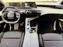 Peugeot e-5008 Allure 73 kWh 7-zits Navigatie | Parkeercamera | Apple Carplay & Android Auto | SOH 99.5%  | Climate Control |