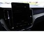 Volvo XC60 2.0 T6 Plug-in hybrid AWD Ultra Dark | Pano | Luchtvering | Trekhaak | Harman Kardon |