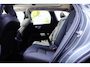 Volvo XC60 2.0 T6 Plug-in hybrid AWD Ultra Dark | Pano | Luchtvering | Trekhaak | Harman Kardon |
