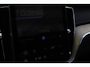 Volvo XC60 2.0 T6 Plug-in hybrid AWD Ultra Dark | Pano | Luchtvering | Trekhaak | Harman Kardon |