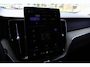Volvo XC60 2.0 T6 Plug-in hybrid AWD Ultra Dark | Pano | Luchtvering | Trekhaak | Harman Kardon |