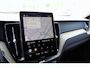 Volvo XC60 2.0 T6 Plug-in hybrid AWD Ultra Dark | Pano | Luchtvering | Trekhaak | Harman Kardon |