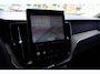 Volvo XC60 2.0 T6 Plug-in hybrid AWD Ultra Dark | Pano | Luchtvering | Trekhaak | Harman Kardon |