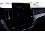 Volvo XC60 2.0 T6 Plug-in hybrid AWD Ultra Dark | Pano | Luchtvering | Trekhaak | Harman Kardon |
