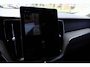 Volvo XC60 2.0 T6 Plug-in hybrid AWD Ultra Dark | Pano | Luchtvering | Trekhaak | Harman Kardon |