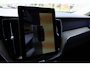 Volvo XC60 2.0 T6 Plug-in hybrid AWD Ultra Dark | Pano | Luchtvering | Trekhaak | Harman Kardon |
