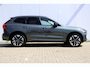 Volvo XC60 2.0 T6 Plug-in hybrid AWD Ultra Dark | Pano | Luchtvering | Trekhaak | Harman Kardon |