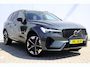 Volvo XC60 2.0 T6 Plug-in hybrid AWD Ultra Dark | Pano | Luchtvering | Trekhaak | Harman Kardon |