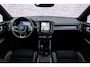 Volvo EX40 Single Motor Extended Range Ultra 82 kWh Black Edition | Getint glas | Nubuck | Panoramadak | Harman/Kardon | Stoelverwarming voor + achter | Keyless | 20" Velgen |