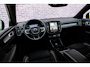 Volvo EX40 Single Motor Extended Range Ultra 82 kWh Black Edition | Getint glas | Nubuck | Panoramadak | Harman/Kardon | Stoelverwarming voor + achter | Keyless | 20" Velgen |