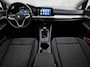 Volkswagen Golf Variant 1.0 TSI Life Sport (APPLE CARPLAY, GROOT NAVI, PARKEERSENSOREN, SFEERVERLICHTING, SPORTSTOELEN, KEYLESS START, LM VELGEN, NIEUWSTAAT)