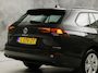 Volkswagen Golf Variant 1.0 TSI Life Sport (APPLE CARPLAY, GROOT NAVI, PARKEERSENSOREN, SFEERVERLICHTING, SPORTSTOELEN, KEYLESS START, LM VELGEN, NIEUWSTAAT)