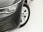 Volkswagen Golf Variant 1.0 TSI Life Sport (APPLE CARPLAY, GROOT NAVI, PARKEERSENSOREN, SFEERVERLICHTING, SPORTSTOELEN, KEYLESS START, LM VELGEN, NIEUWSTAAT)