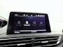 Peugeot 5008 1.2 PureTech Sport 7 Persoons (APPLE CARPLAY, GROOT NAVI, LEDER, 360 CAMERA, SPORTSTOELEN, GETINT GLAS, TREKHAAK, LANE ASSIST, NIEUWSTAAT)