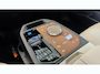 BMW iX xDRIVE45 101KWH / LEDER / FULL-LED / SKY LOUNGE / SOFT-CLOSE / 22" LMV / ELEKTR. TREKHAAK / LUCHTVERING / HARMAN KARDON / ORG. NL. / FULL OPTIONS / NIEUWSTAAT !!