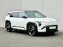 Kia EV3 GT-PlusLine 81.4 kWh / Fabrieksgarantie tot 20-08-2032 / Schuif-kantel dak / Harman/Kardon / Panoramadak / Stoel- & Stuurverwarming / Stoelverkoeling Voor / 360 Camera / Apple Carplay Android Auto / Navigatie / Elektrisch verstelbare stoelen met Geheugen / Elektrische Achterklep /