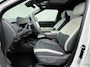 Kia EV3 GT-PlusLine 81.4 kWh / Fabrieksgarantie tot 20-08-2032 / Schuif-kantel dak / Harman/Kardon / Panoramadak / Stoel- & Stuurverwarming / Stoelverkoeling Voor / 360 Camera / Apple Carplay Android Auto / Navigatie / Elektrisch verstelbare stoelen met Geheugen / Elektrische Achterklep /