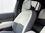 Kia EV3 GT-PlusLine 81.4 kWh / Fabrieksgarantie tot 20-08-2032 / Schuif-kantel dak / Harman/Kardon / Panoramadak / Stoel- & Stuurverwarming / Stoelverkoeling Voor / 360 Camera / Apple Carplay Android Auto / Navigatie / Elektrisch verstelbare stoelen met Geheugen / Elektrische Achterklep /