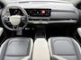Kia EV3 GT-PlusLine 81.4 kWh / Fabrieksgarantie tot 20-08-2032 / Schuif-kantel dak / Harman/Kardon / Panoramadak / Stoel- & Stuurverwarming / Stoelverkoeling Voor / 360 Camera / Apple Carplay Android Auto / Navigatie / Elektrisch verstelbare stoelen met Geheugen / Elektrische Achterklep /