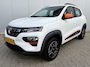 Dacia Spring Comfort Plus 27kWh | Airco | Bluetooth | Achteruitrijcamera | Navigatie | DAB radio | Kunstlederen bekleding | All-season banden | Lichtmetalen velgen |