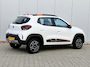 Dacia Spring Comfort Plus 27kWh | Airco | Bluetooth | Achteruitrijcamera | Navigatie | DAB radio | Kunstlederen bekleding | All-season banden | Lichtmetalen velgen |