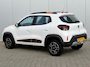 Dacia Spring Comfort Plus 27kWh | Airco | Bluetooth | Achteruitrijcamera | Navigatie | DAB radio | Kunstlederen bekleding | All-season banden | Lichtmetalen velgen |