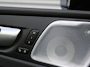 Volvo XC60 2.0 T8 Plug-in hybrid AWD Ultimate Black Edition | Trekhaak elektr. | Luchtvering | Schuifdak | Leer | Geheugenstoelen | B&W audio | Stoelventilatie | Winterset | Zeer nette auto |