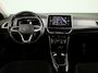 Volkswagen T-Roc 1.5 TSI Style 150 pk Automaat (DSG) | Navigatie | Panoramadak | Parkeersensoren (Park assist) | Achteruitrijcamera | Adaptieve cruise control | Stoelverwarming | Apple carplay / Android auto |
