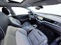 Kia Niro EV e-Niro DynamicPlusLine 64 kWh | *1E EIGENAAR | FABRIEKSGARANTIE | TREKHAAK | SCHUIF- KANTELDAK | APPLE CARPLAY/ ANDROID AUTO | NAVI | CAMERA | STUUR/ STOELVERWARMING | STOF/ LEDER | DAB+ | ETC…