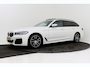 BMW 5-Serie Touring 520i High Executive M-Sport | Panoramadak | Dealer Ond. | CarPlay | Stoelverwarming | Comfortstoelen | Head-Up