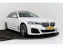 BMW 5-Serie Touring 520i High Executive M-Sport | Panoramadak | Dealer Ond. | CarPlay | Stoelverwarming | Comfortstoelen | Head-Up