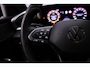 Volkswagen T-Roc R-Line 1st Edition 1.5 eTSI 150pk DSG Automaat Trekhaak, Black Style, Adaptive cruise control, Achteruitrijcamera, LED koplampen, Stuurwiel verwarmd