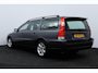 Volvo V70 2.4 Summum/ 5-Cilinder/ 16''LMV/ Clima/ Cruise/ Multi.LEDER.Stuur/ Elek.Pakket/ Armsteun/ Isofix/ C.V.afstand.