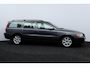 Volvo V70 2.4 Summum/ 5-Cilinder/ 16''LMV/ Clima/ Cruise/ Multi.LEDER.Stuur/ Elek.Pakket/ Armsteun/ Isofix/ C.V.afstand.