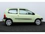 Renault Twingo 1.2 Emotion/ APK 17-12-27!/ Trekhaak/ Airco!/ Elek.Pakket/ Radio-AUX/ Deelbare Achterbank.