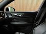 Volvo V60 T8 AWD Recharge Plus Dark | Vol! | Schuifdak | Trekhaak | 360 Camera | Head-Up Display | 455pk | All Season banden | Harman Kardon | Adaptieve Cruise Control | Stoelverwarming voor+achter | Stuurwielverwarming | 18 Inch | Pilot Assist | BLIS Dode Hoek Detectie | Elektrische voorstoelen geheugen | R-Design Contour stoelen met wit stiksel en bies | Zitting verlenging voorstoelen | Google Infotainment | Privacy Glass | Keyless Drive | Parkeersensoren voor+achter | Elektrisch bedienbare achterklep | DAB Radio | Apple Carplay/Android Auto | Volvo On Call met mobiele App functie | Forest Lake Metallic |